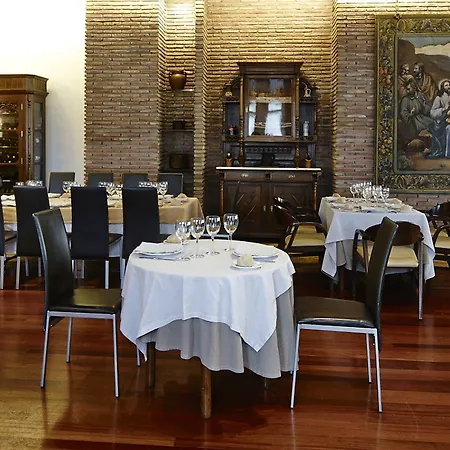 Hotel Alfonso Ix 4*