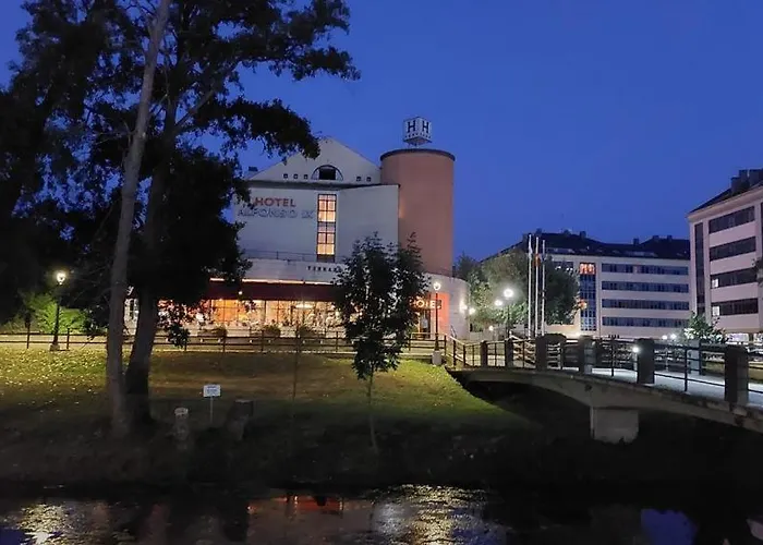 阿方索九号酒店 4* 萨里亚